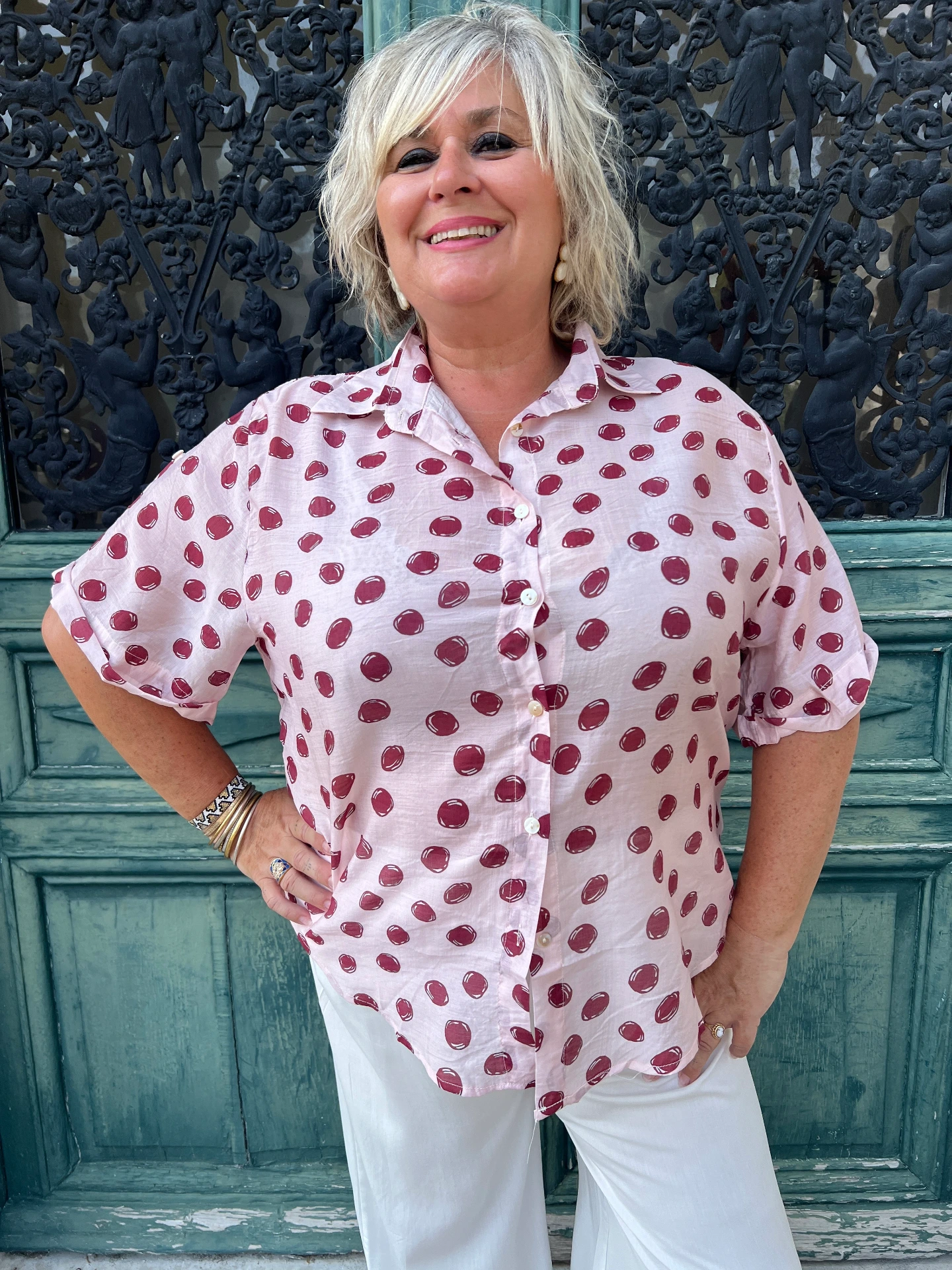 Chemise rose à pois bordeaux