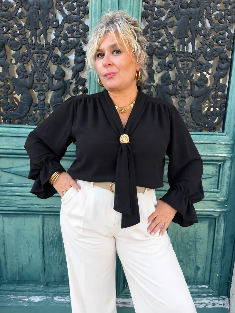 Blouse Signature