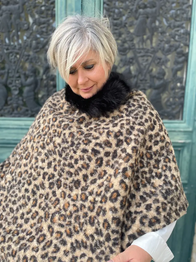Poncho “Rugis, mais reste chic”